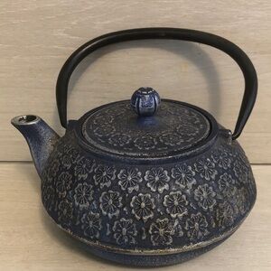Blue Floral Cast Iron Japanese Teapot “Tetsubin”